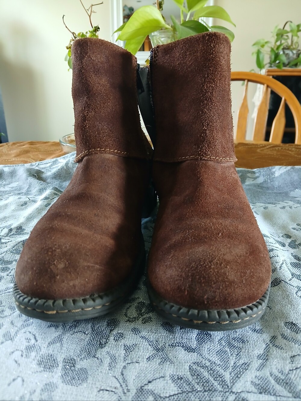 b.o.c. Women's Size 7.5 Suede Ankle Boots — Brown - Picture 4 of 9